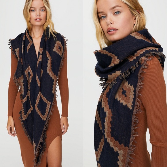 Aritzia Accessories - Aritzia | Wilfred Mosaic Triangle Scarf